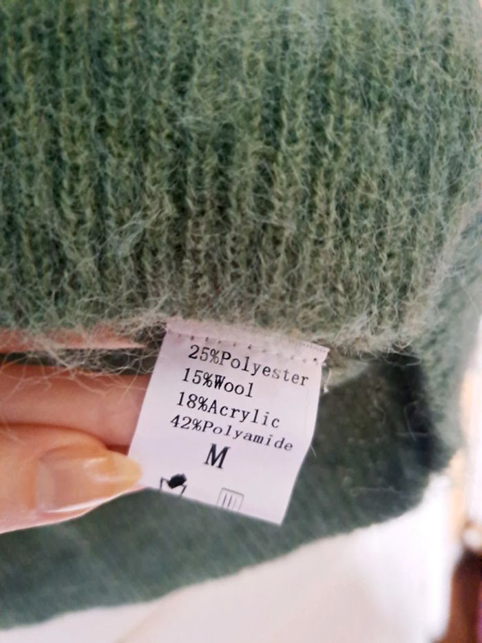 Joli pull col V en maille effet mohair. - photo numéro 6
