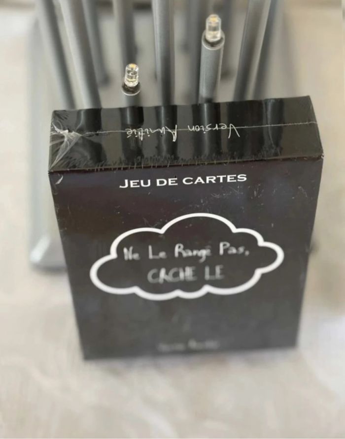 • Jeu de cartes ~ Ne le range pas, cache le ~ Version amitié • - photo numéro 2