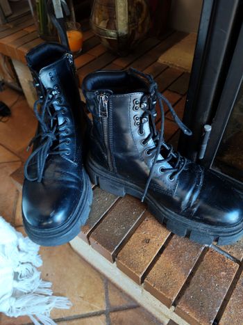 Bottes noires à lacets taille 42 Zara