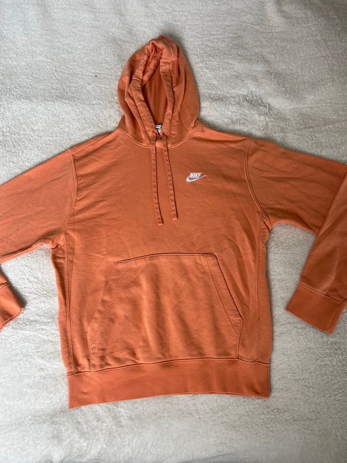 Pull Nike couleur corail