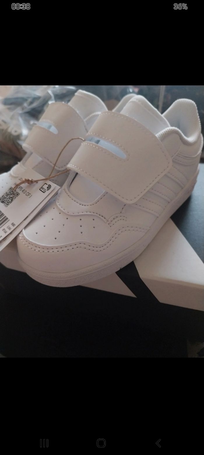 Baskets adidas neuves Pointure 26