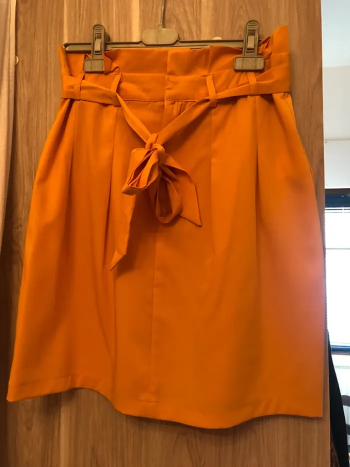 Jupe taille haute ocre matière légère