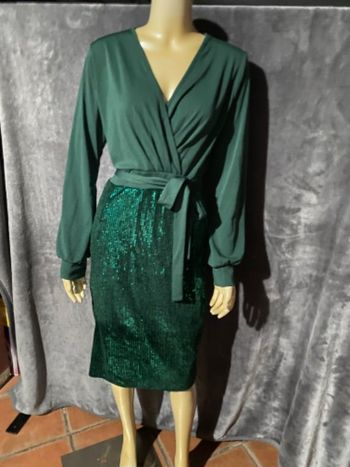 Robe verte avec paillettes taille L neuf