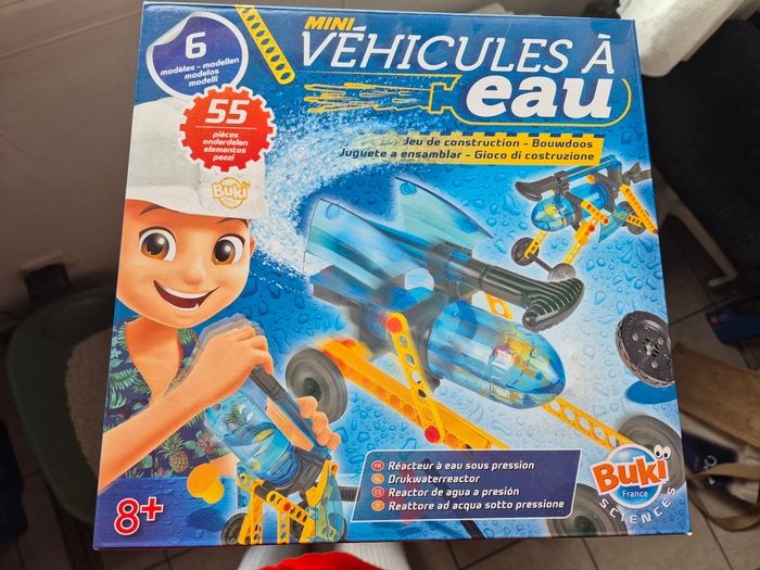 Véhicules à eau à construire