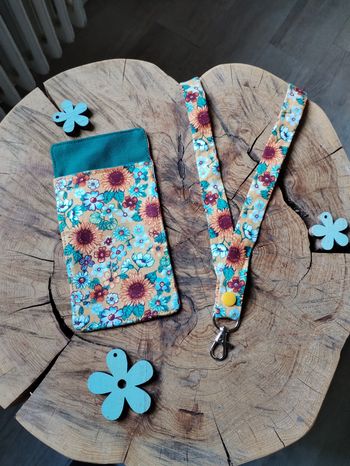 Pochette et cordon soignant