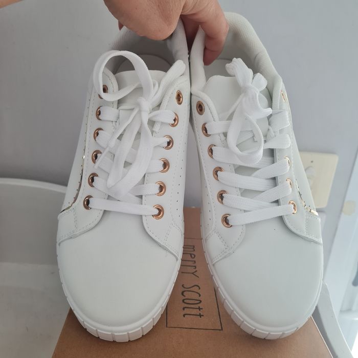 Baskets blanches et or