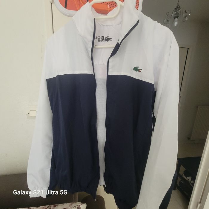 Ensemble lacoste neuf avec étiquette