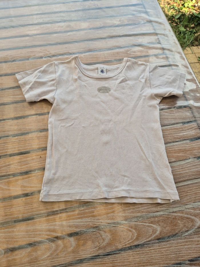 Petit bateau maillot de corps milleraies beige et blanc taille 6 ans