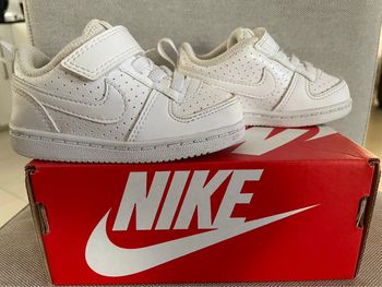 Baskets Nike taille 21