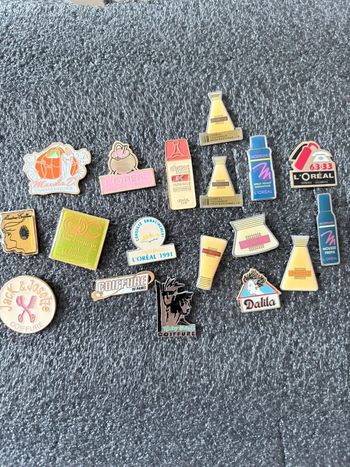 Lot 18 pin’s thème coiffure