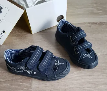 Baskets à scratchs taille 27 neuves eram