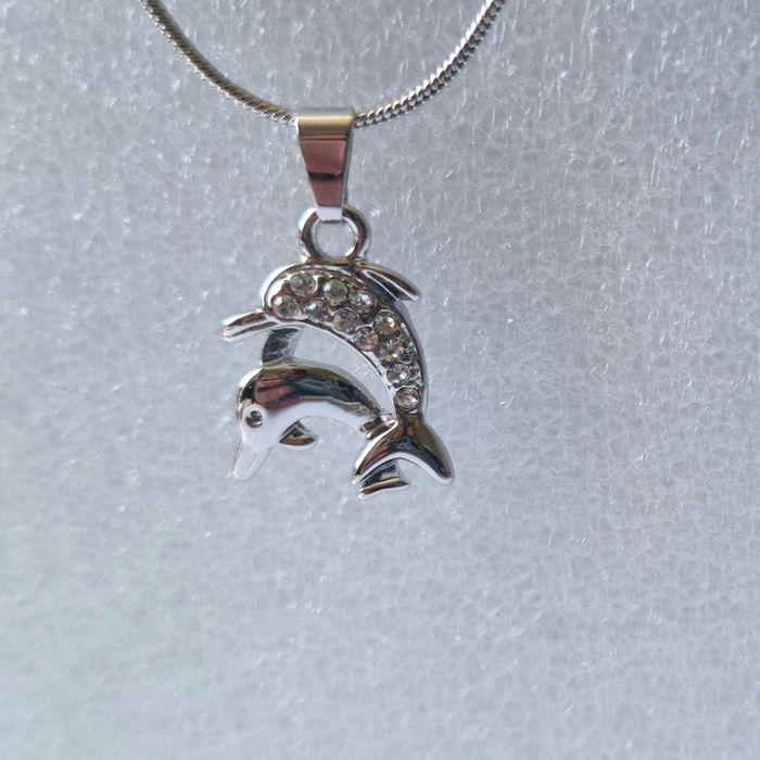 Collier pendentif dauphin et son petit