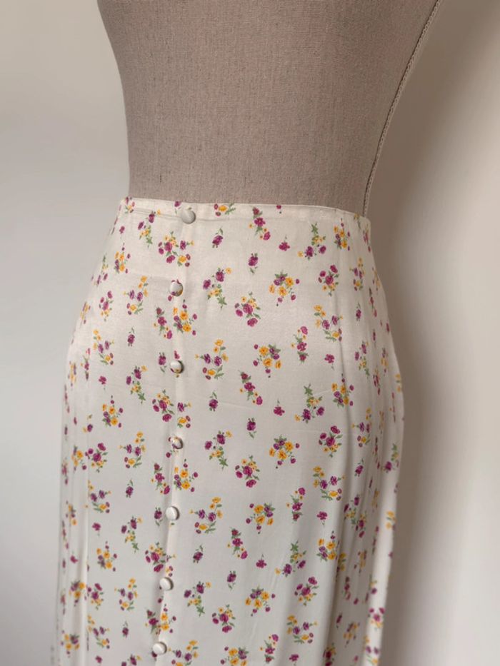 Jupe satin satiné été fleuri midi blanche longue fluide