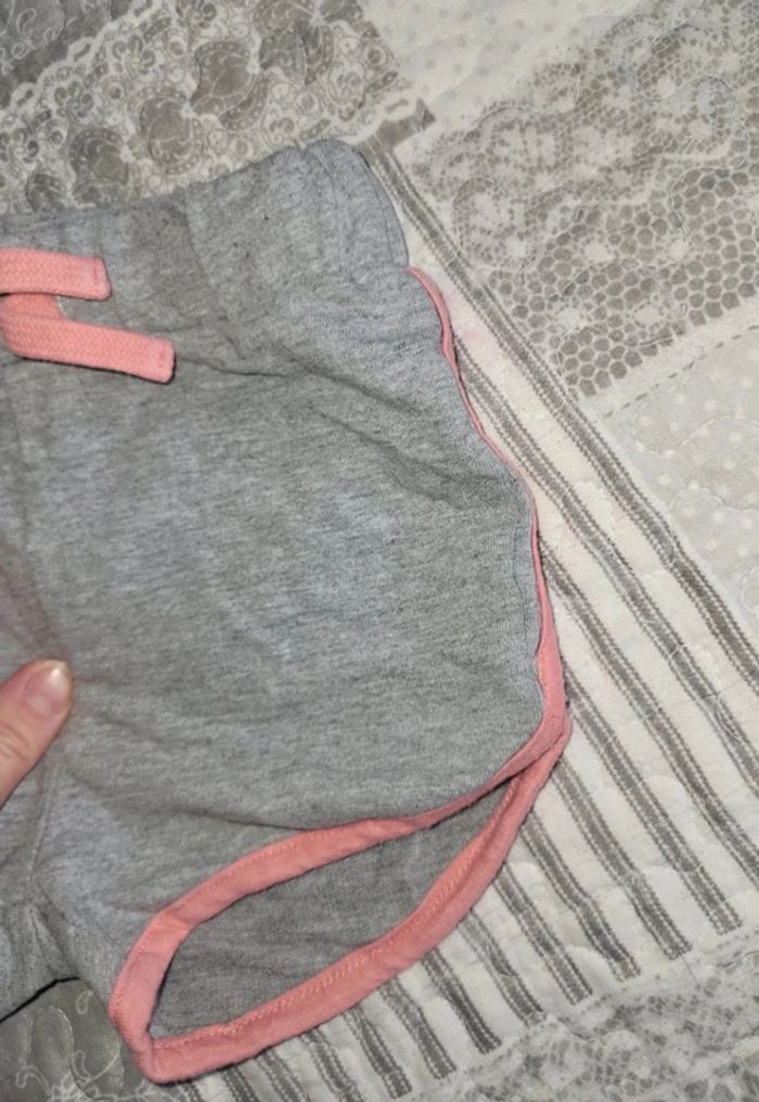 Short gris ninety eight 4 ans - photo numéro 3