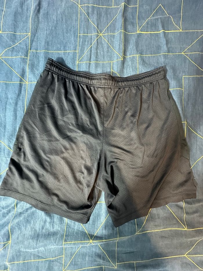 Short de Foot PSG - Taille M - Bon état - photo numéro 2