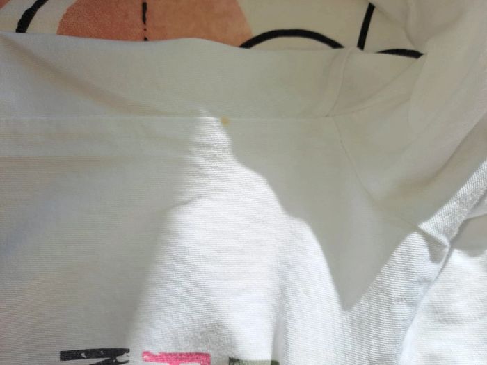 T-shirt fille 16 ans biloo 1 micro tache sous l'aisselle ne se voit pas - photo numéro 5