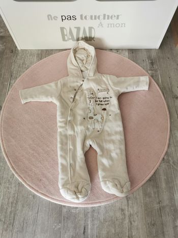 Jolie combinaison nouveau né