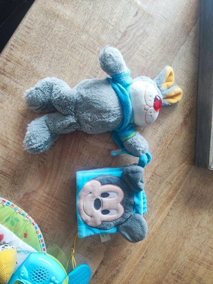 Lot jouet bébé livre Mickey