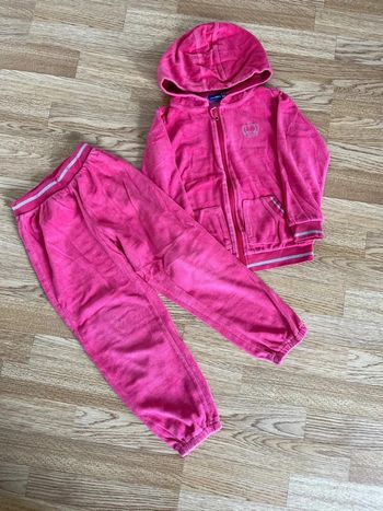 Joggings fille (taille 110-116).