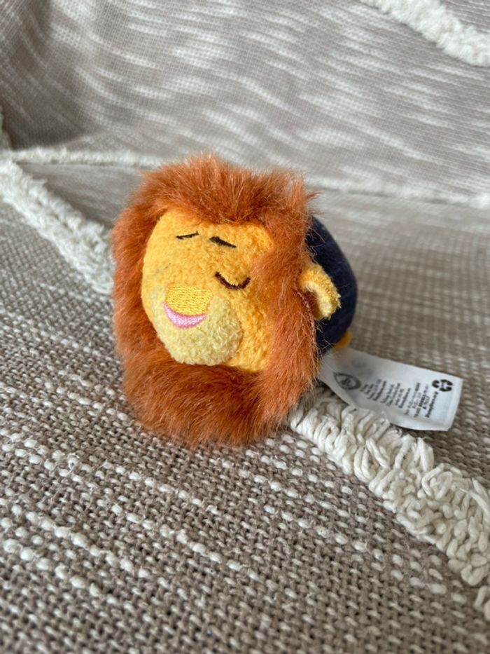 Tsum Tsum mini 9cm Disney store officiel lion maire zootopie Leodore parfait état - photo numéro 2