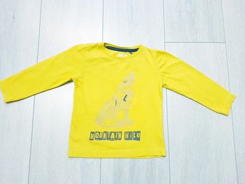 Maillot manche longue moutarde. Garçon 2 ans. Marque Meme pas peur