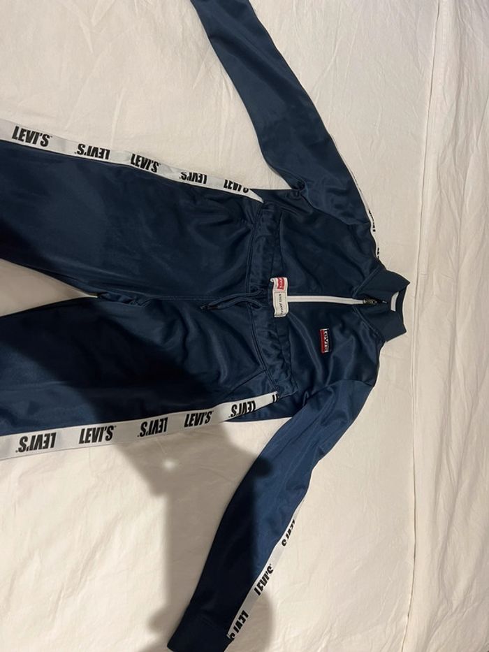 Sweat et pantalon Levis costume sport - photo numéro 4