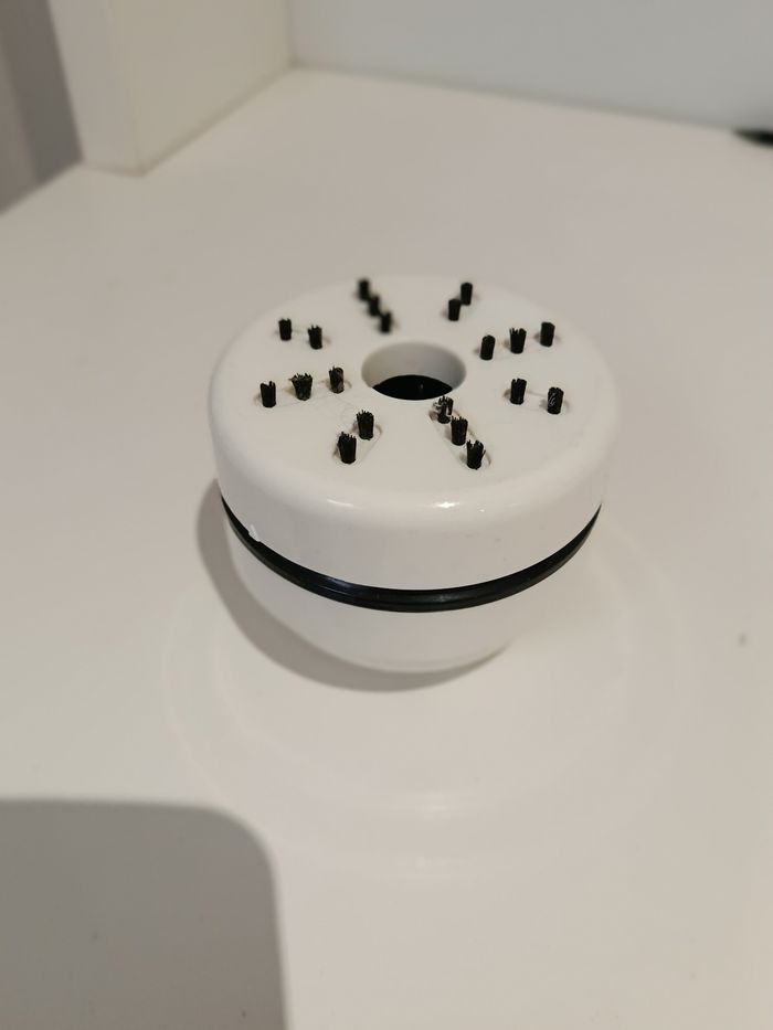 Robot aspirateur de bureau. - photo numéro 2