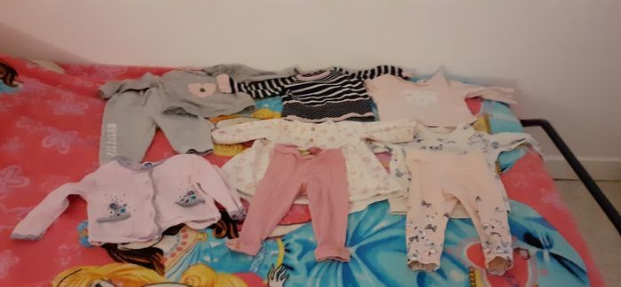 Vêtements et chaussures bébé de 0 à 18 mois - photo numéro 2