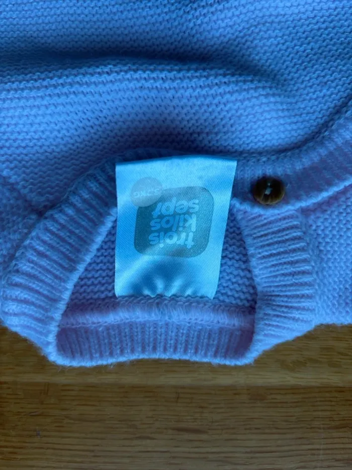 Gilet maille trois kilos sept 1 mois fille - photo numéro 2
