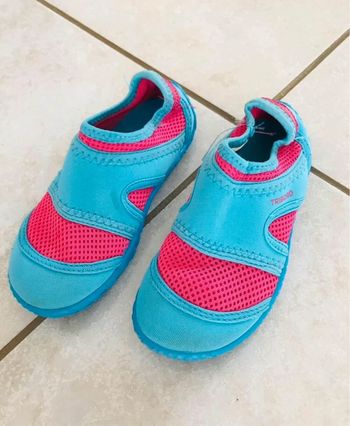 Chaussures 28/29 (mer / plage / piscine)