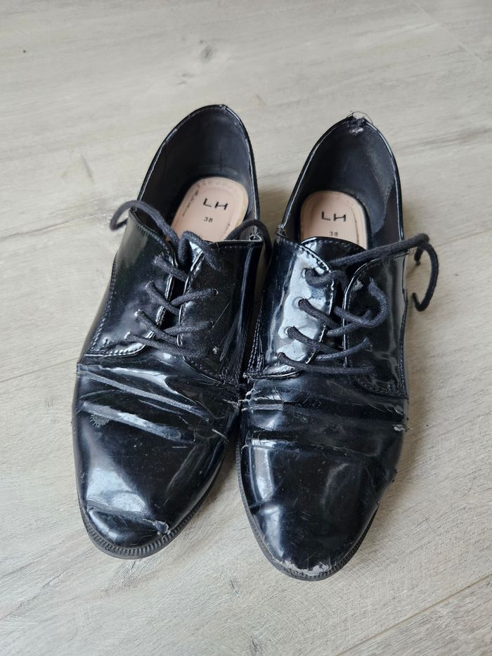 Derbies vernies 38 La Halle