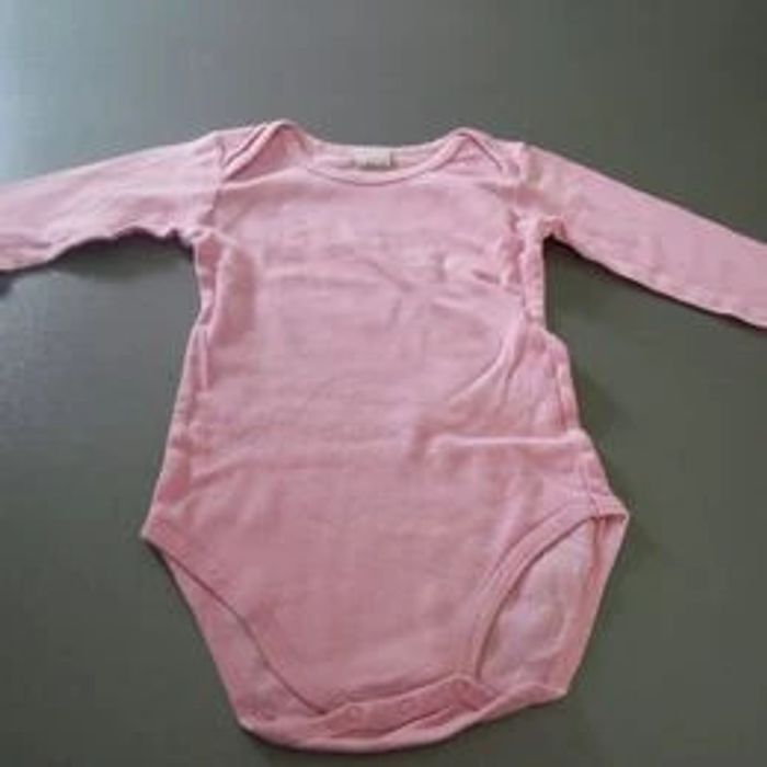 Lot de 3 Babygros et 5 Boddys 24 mois - photo numéro 7