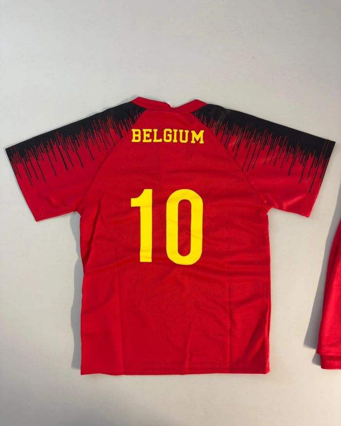 Ensemble sport de football pour enfants. 10 ans - photo numéro 2