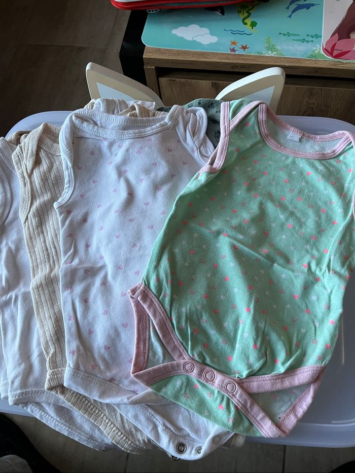 Lots bodies 0-1 mois - photo numéro 5