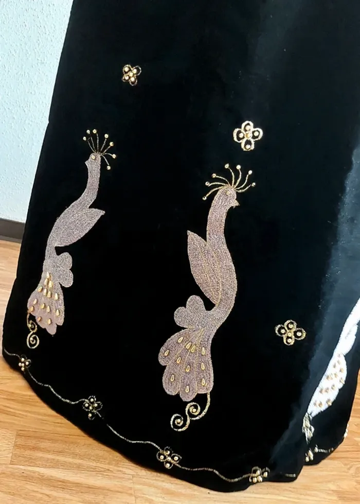 Magnifique Robe Traditionnelle - Gand Afghani brodé en velours Noir - Pièce unique 🌺 - photo numéro 4