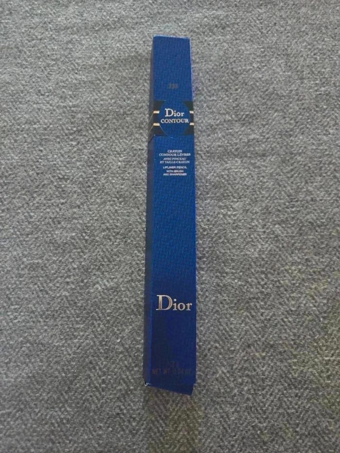 Crayon contour de lèvres dior 233