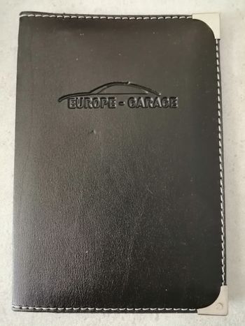 pochette noire Europe garage