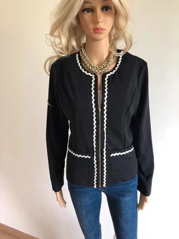 Veste noire et blanche neuve taille S/M (avec défaut)