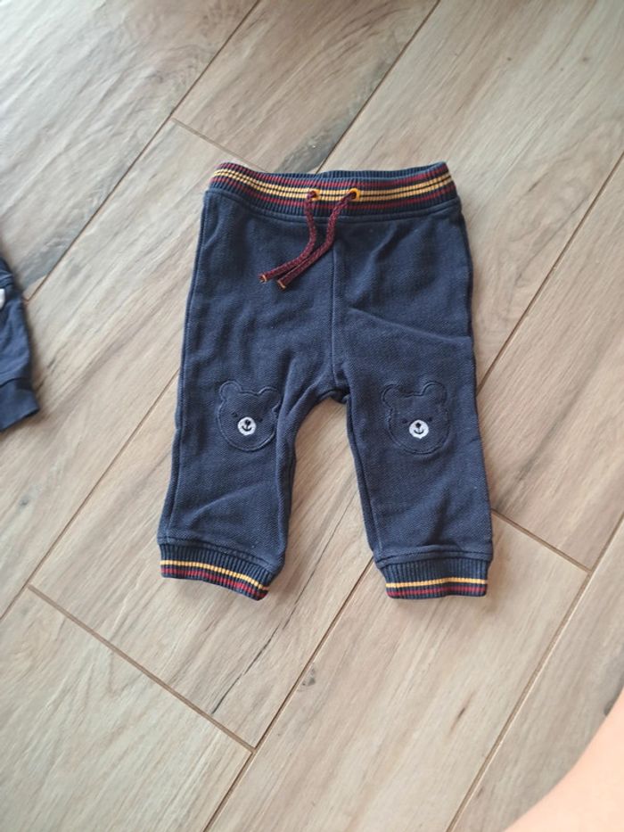 Lot 3  pantalons 9 mois - photo numéro 4