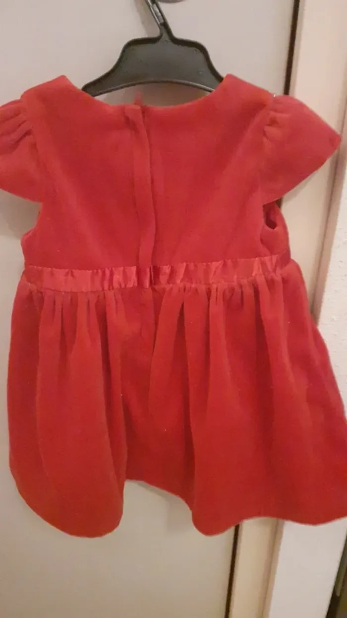 Robe en velours rouge - photo numéro 4