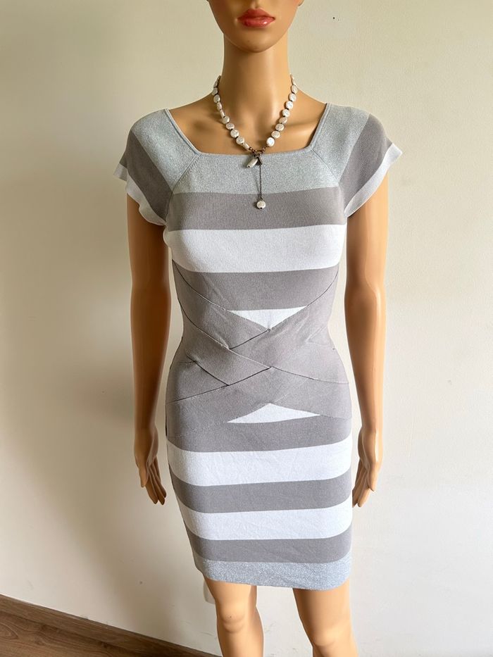 Robe grise et argentée à manches courtes Morgan taille M TBE (taille petit)