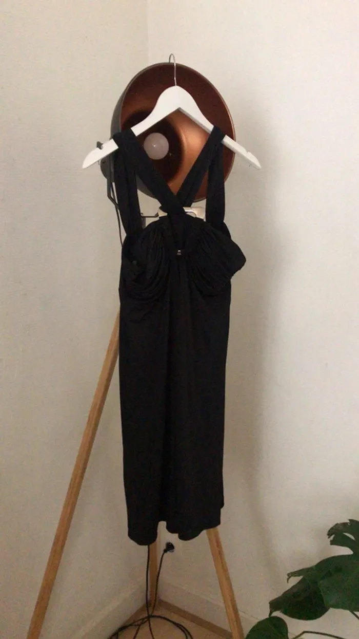 Robe noire Sinequanone