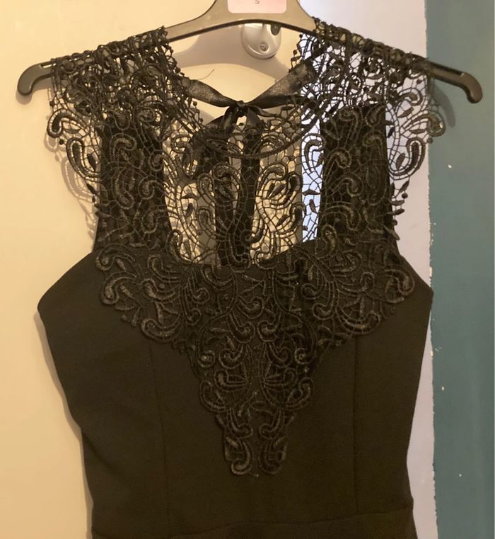 Robe noire décolleté en dentelle - photo numéro 2