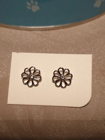 Boucles d'oreilles fleurs Neuves