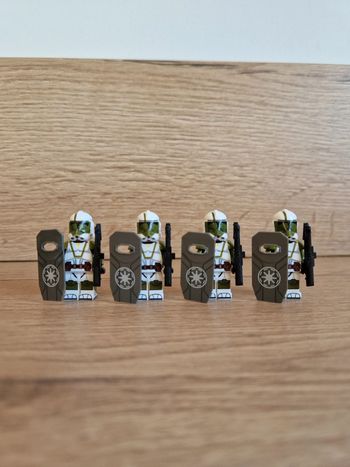 Figurines type lego 4 Clones Doom Troopers avec boucliers star wars