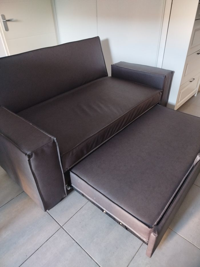 Canapé convertible aspect cuir - photo numéro 2