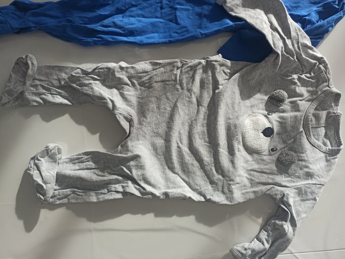 Lot pyjama 12 mois - photo numéro 2