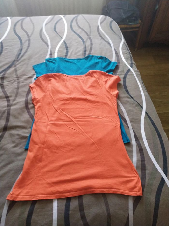 Deux tee-shirts - photo numéro 2