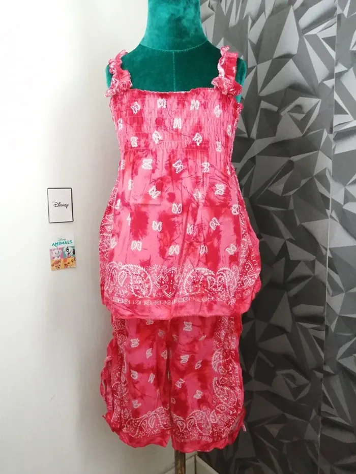 Ensemble top à bretelle et pantacourt rouge à motifs bandana / sans marque / (11-12ans) - photo numéro 2