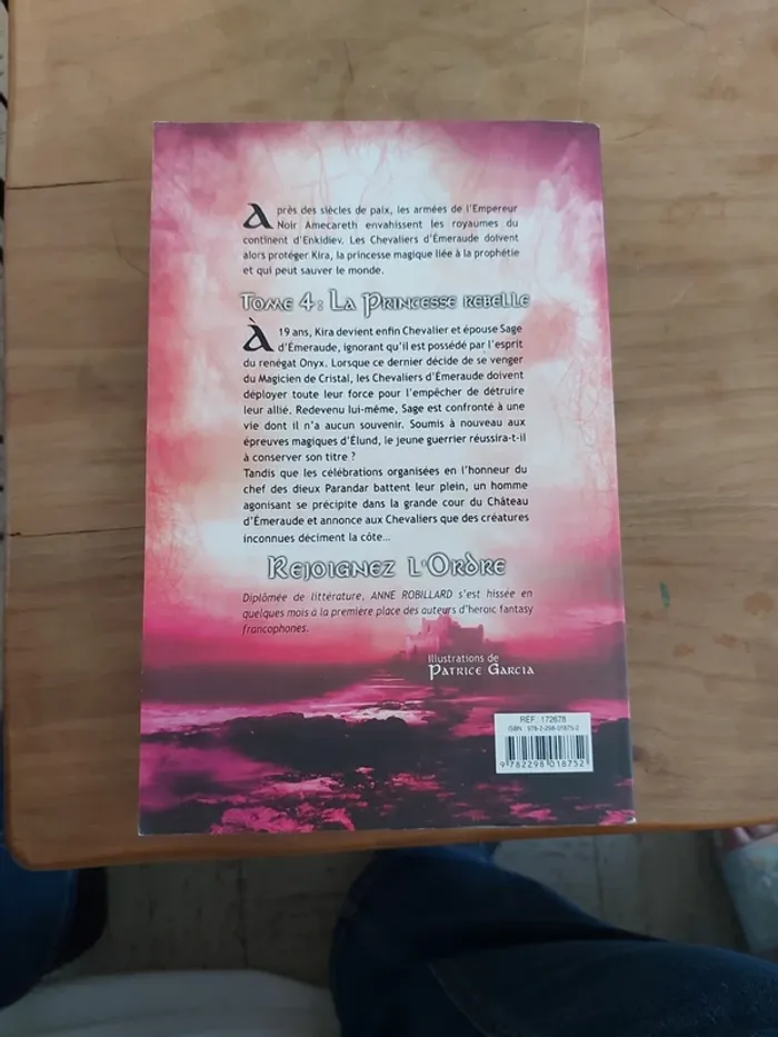 Livre les chevaliers d'émeraude - photo numéro 2